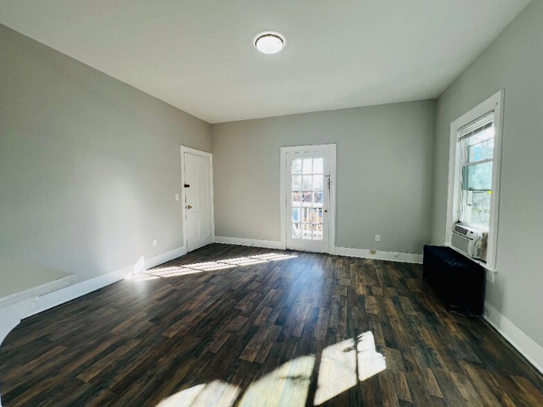 Building Photo - 503 Hanover St