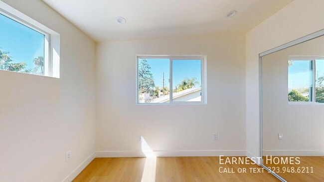 Building Photo - 6445 Satsuma Ave