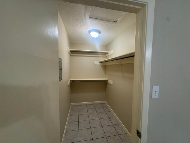 Building Photo - 247 Northpoint Dr