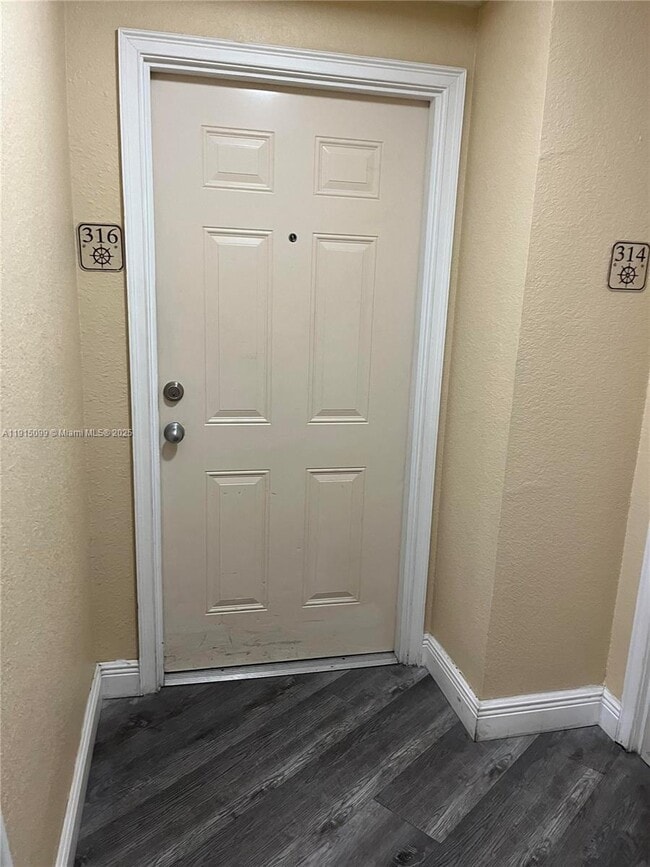 Building Photo - 2415 NW 16th St Rd