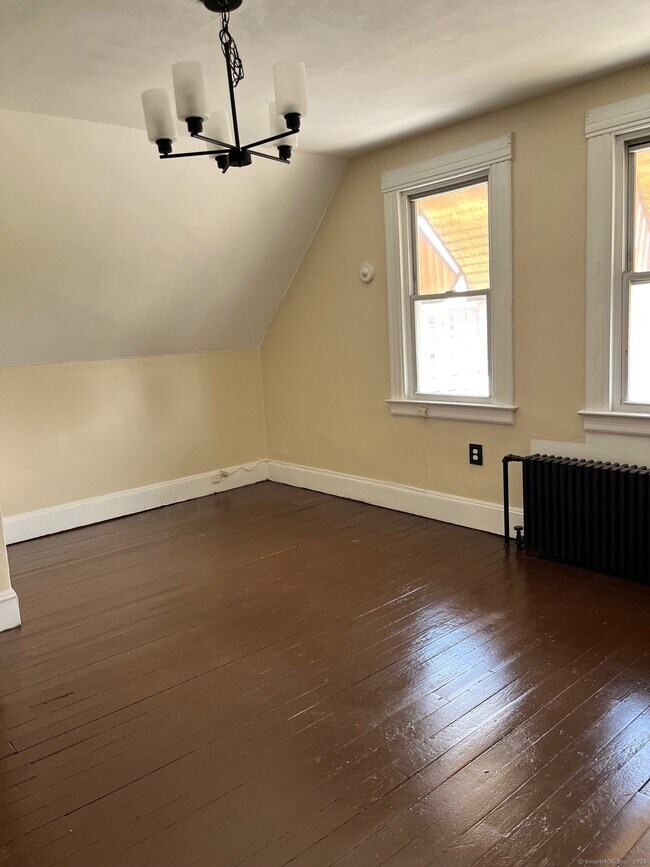 Building Photo - 67 Sisson Ave