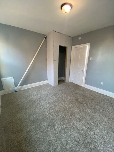 Building Photo - 908 North Ave