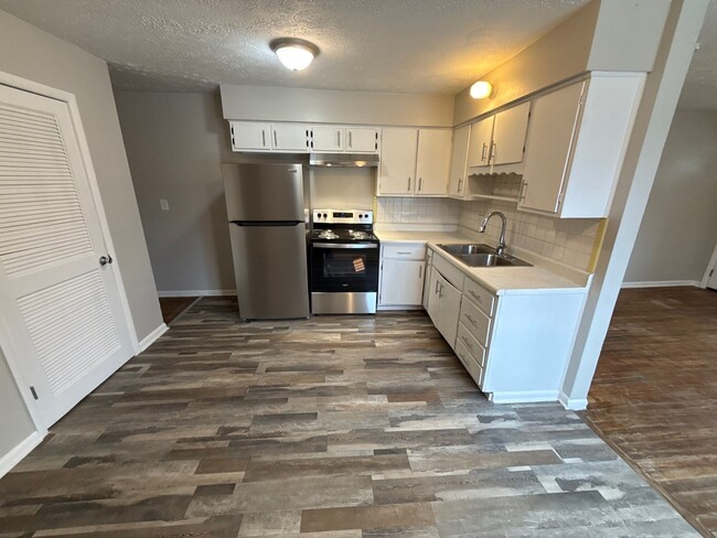 Building Photo - 5331 Oliver Ave