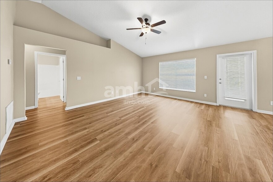 Building Photo - 660 Winding Lake Dr