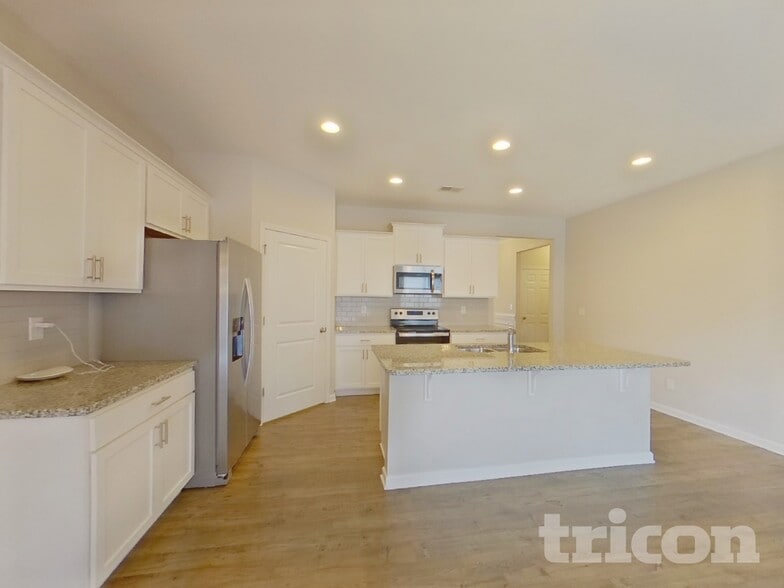 Building Photo - 453 All Seasons Dr