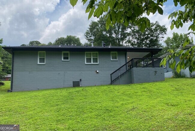 Building Photo - 2107 Garden Cir