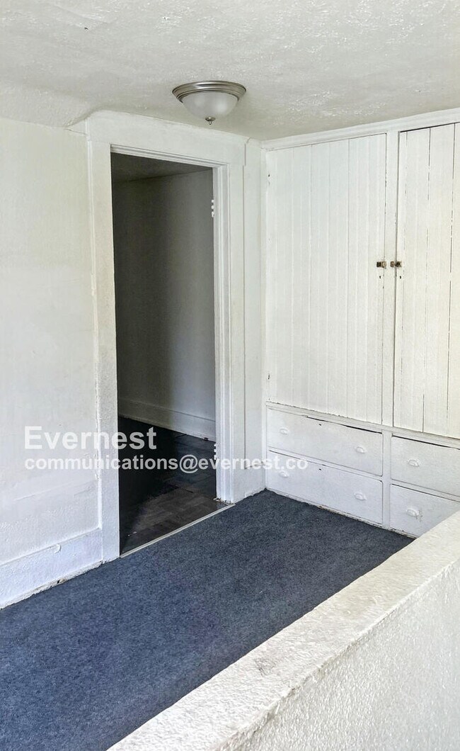 Building Photo - 2213 E 82nd St