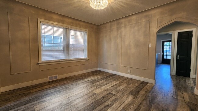 Building Photo - 4632 Locke Ave