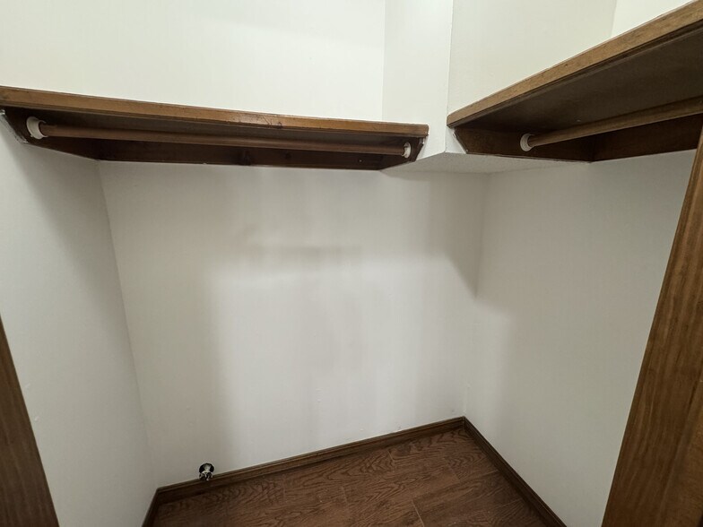 Building Photo - 7108 S Indianapolis Ave