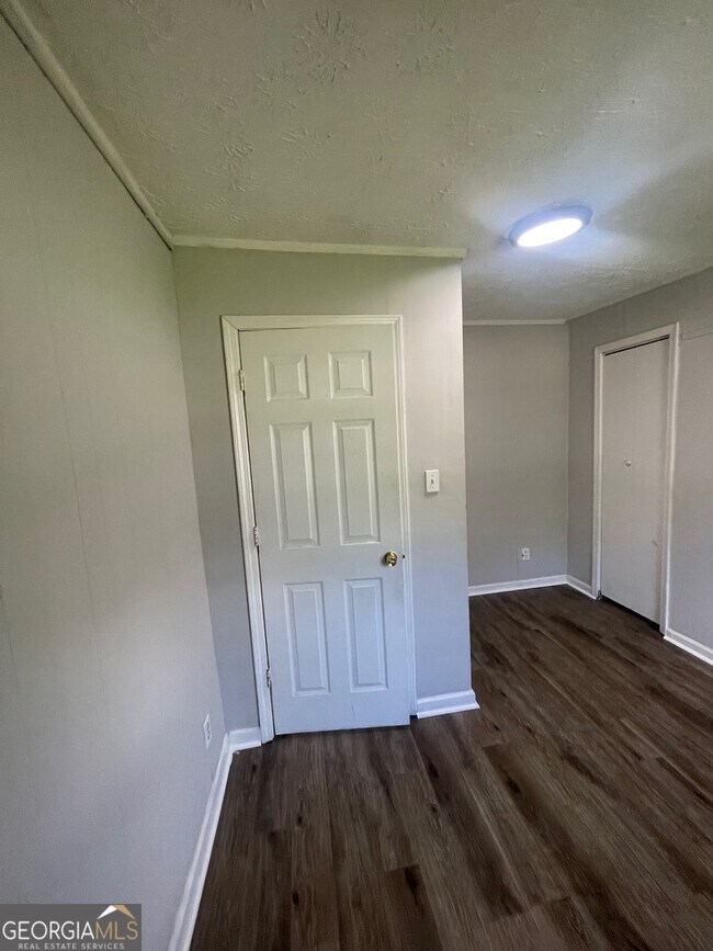 Building Photo - 6501 Elsie St