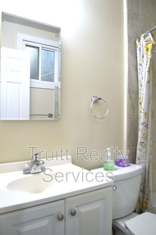 Building Photo - 1621 17th Pl SE