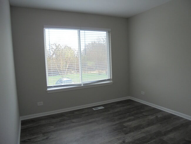 Building Photo - 674 Lincoln Station Dr