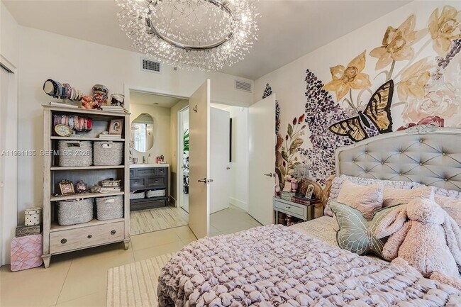 Building Photo - 6000 Collins Ave