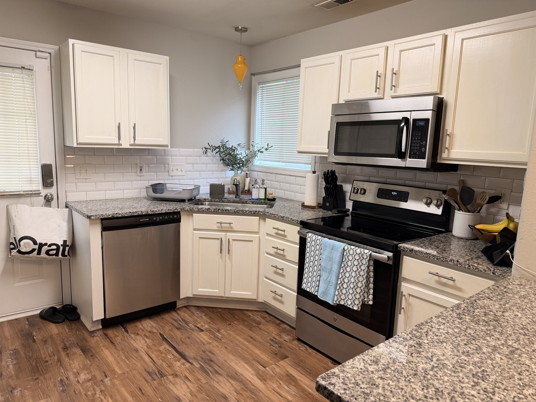 Building Photo - 2722 Meadow Knoll Dr