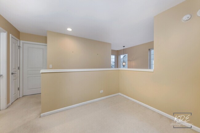 Building Photo - 651 Hawley Dr