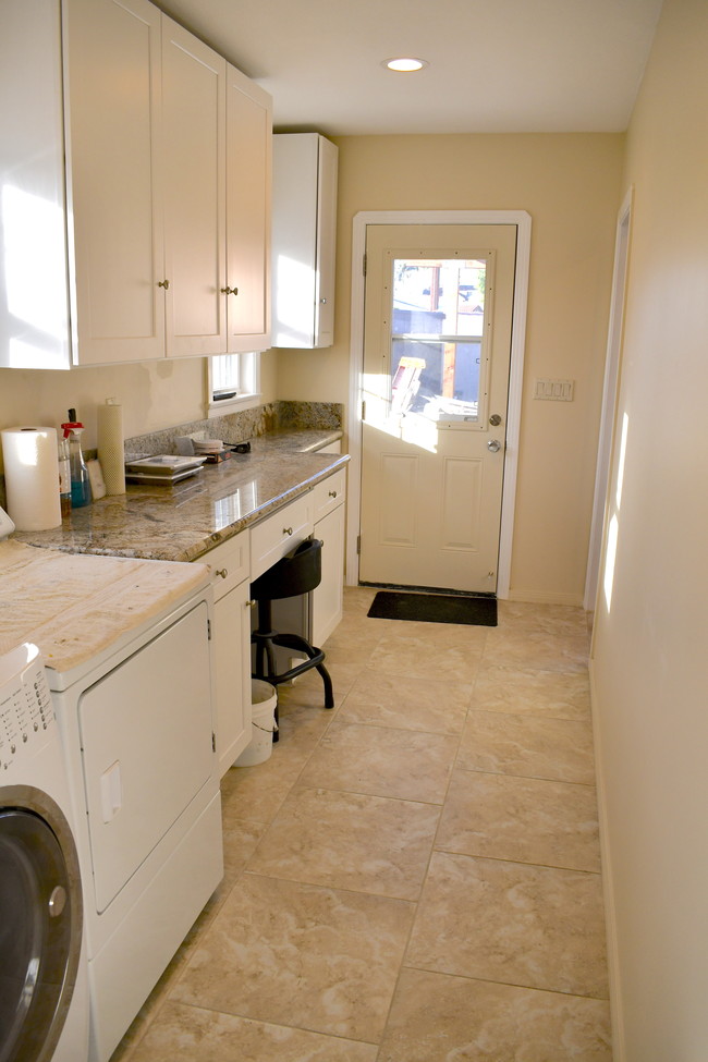 Laundry room w/ desk - 6155 W 75th Pl