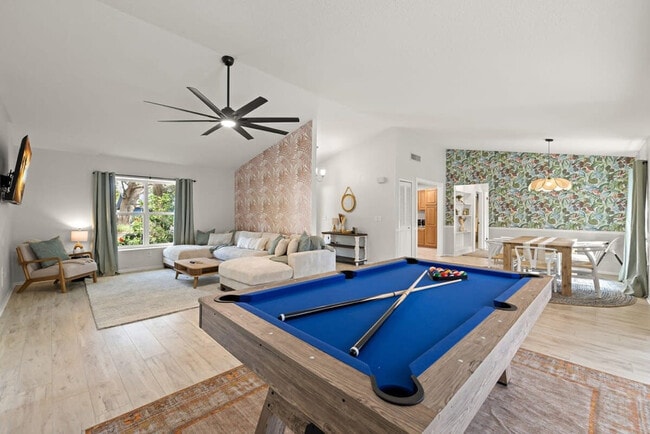 Building Photo - 1518 Wexford Dr E