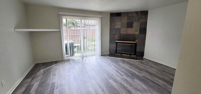 Primary Photo - Spacious & Modern Townhouse