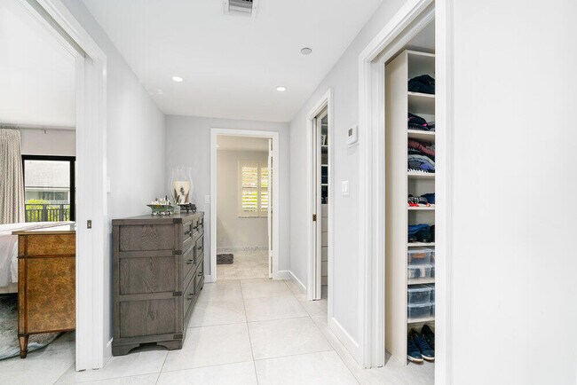 Building Photo - 2679 S Ocean Blvd