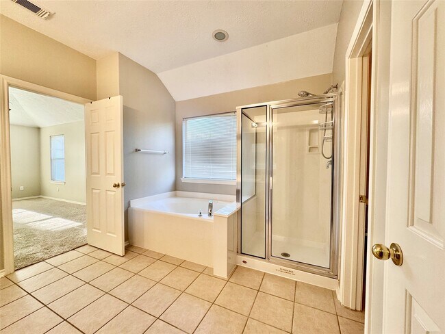 Building Photo - 10630 Acacia Forest tr