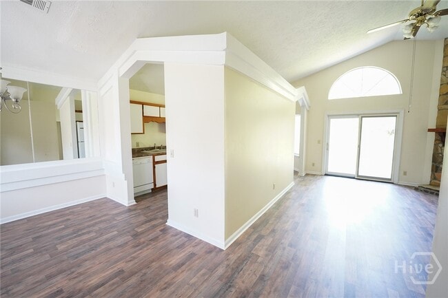 Building Photo - 102 Whippoorwill Ln E