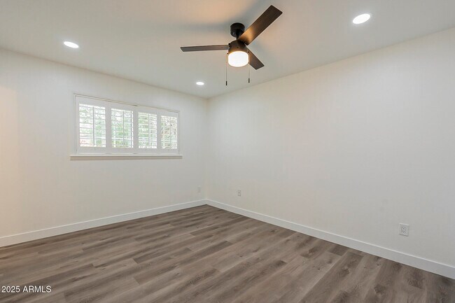 Building Photo - 8124 E Whitton Ave