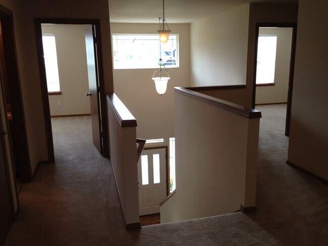 Building Photo - 202 Hawk Ave SW