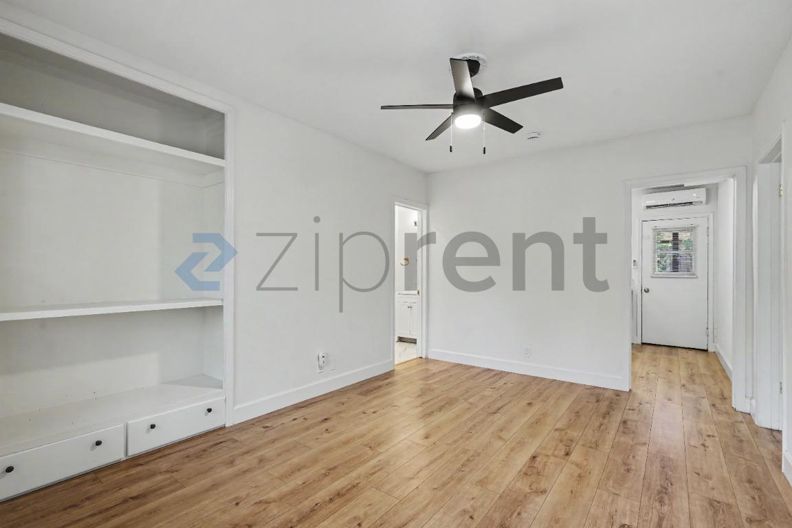 Building Photo - Unit