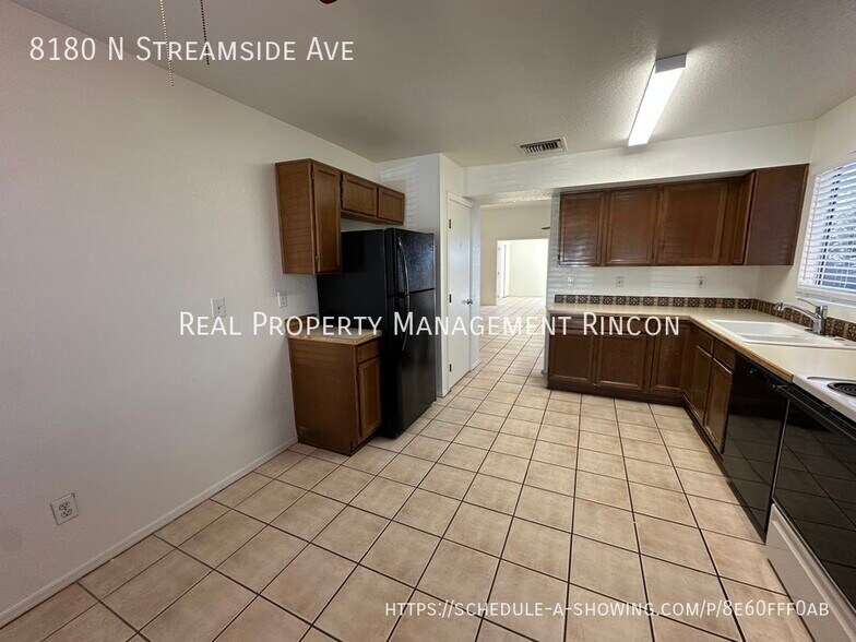 Building Photo - 8180 N Streamside Ave