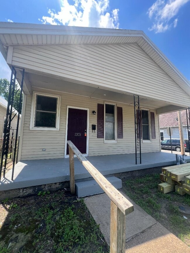 Building Photo - 1301 E Illinois St