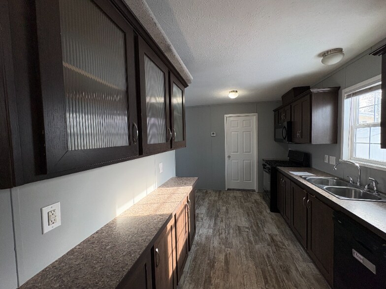 Building Photo - 140 Humphrey Dr