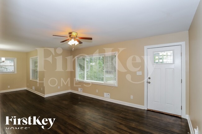 Building Photo - 1855 Shamrock Dr