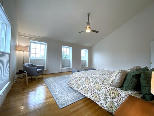 Building Photo - 2506 Van Buren St