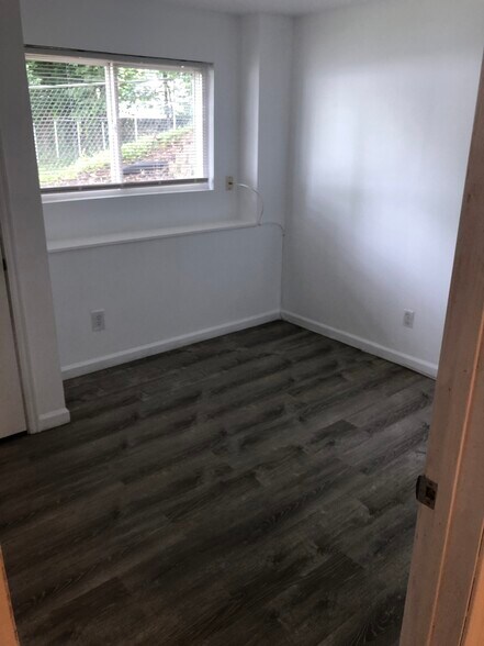 Building Photo - 305 Fletcher St