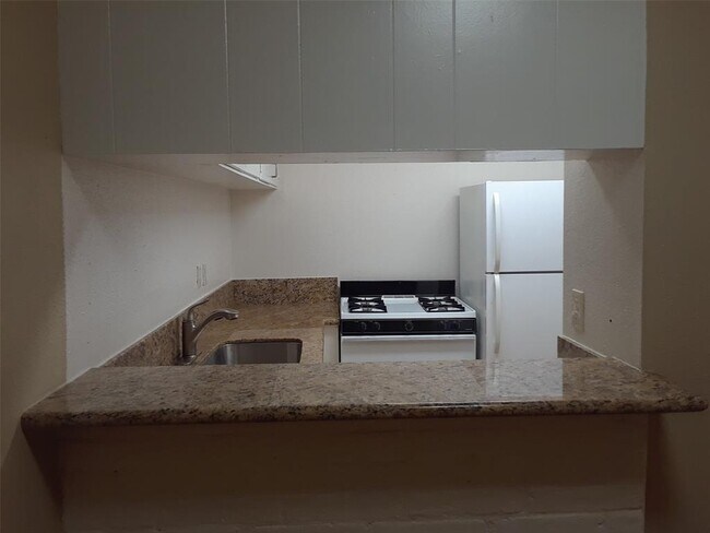 Building Photo - 1801 Cortlandt St