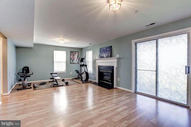 Building Photo - 13724 Valley Oak Cir