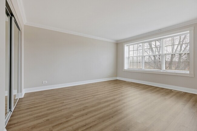 Building Photo - 3245 Gresham Ln E