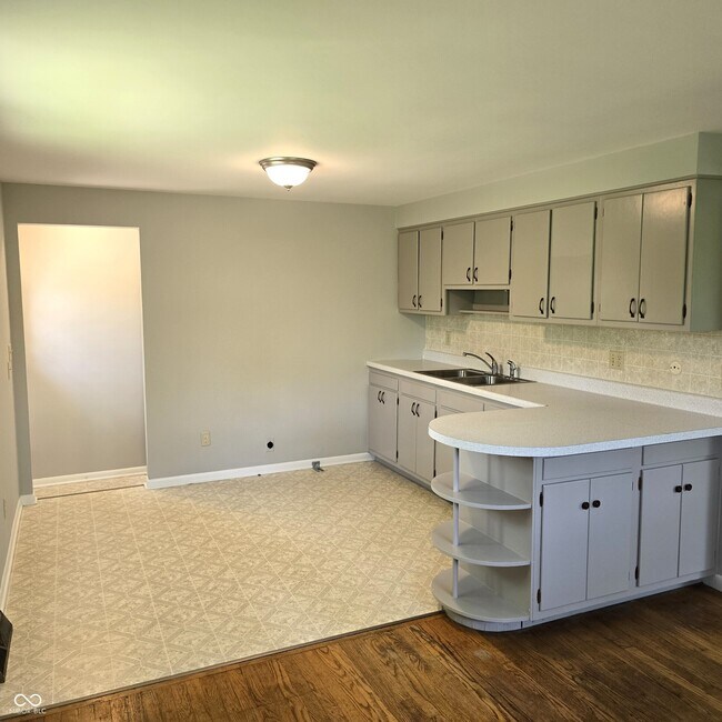 Building Photo - 10016 E Troy Ave