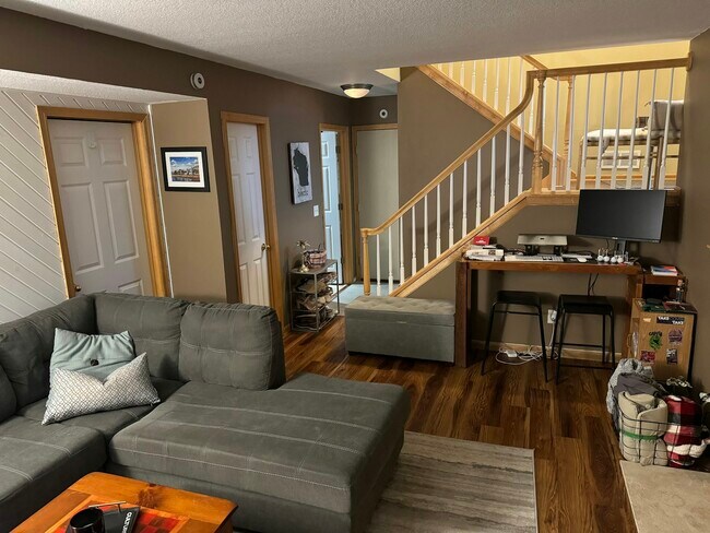 Building Photo - 5248 Beachside Dr