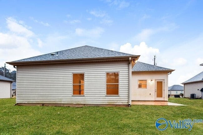 Building Photo - 611 White Oak Cir