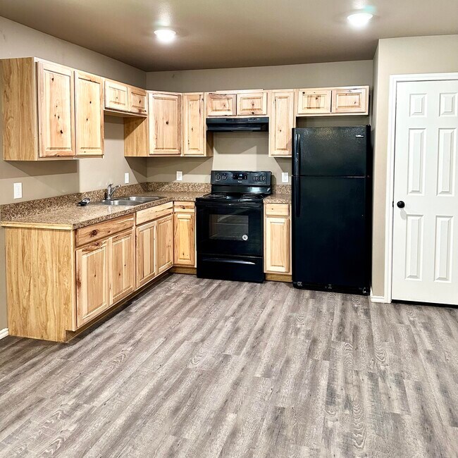 Building Photo - 524 46th St