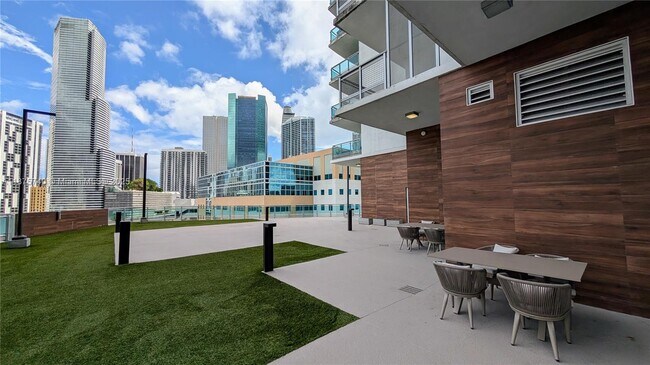 Building Photo - 350 S Miami Ave