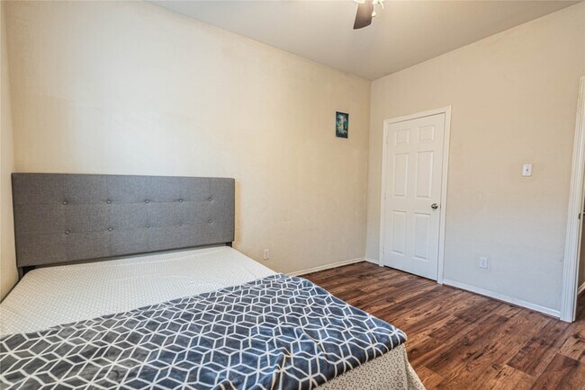 Building Photo - 307 Autumn Creek Ln