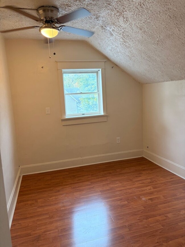 Building Photo - 2-Story 4 Bed/2 Bath Home with Basement & W/D
