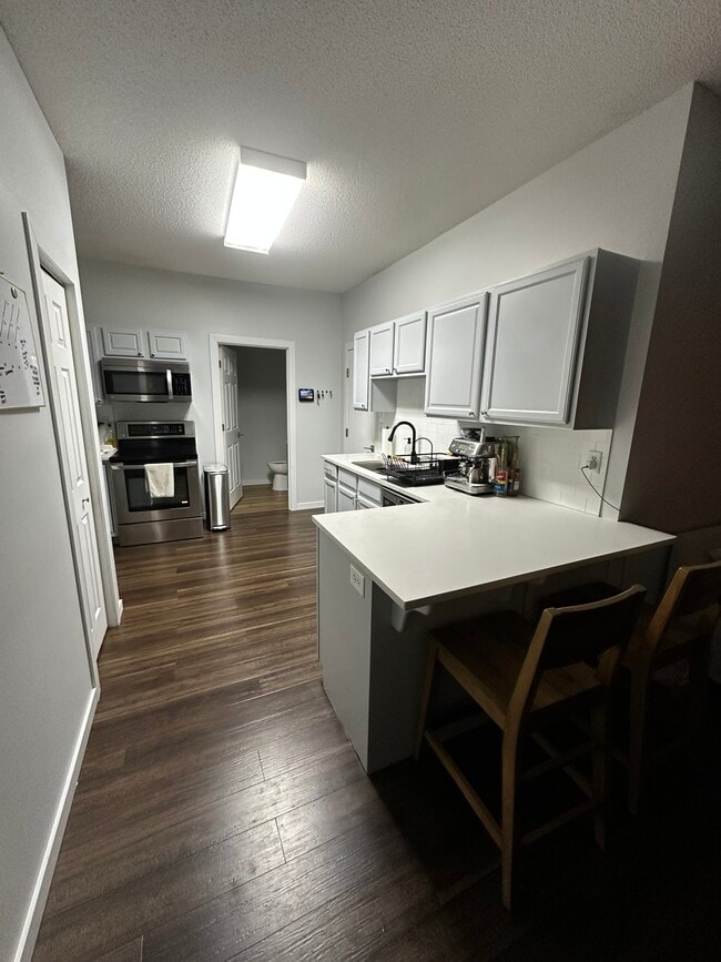 Building Photo - 1848 Parkway Ave