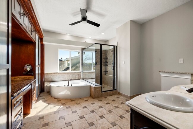 Building Photo - 8522 Scenic Green Dr