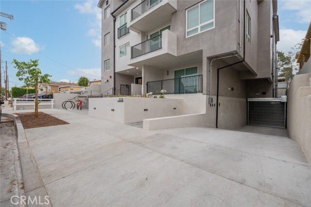 Building Photo - 10218 Fernglen Ave