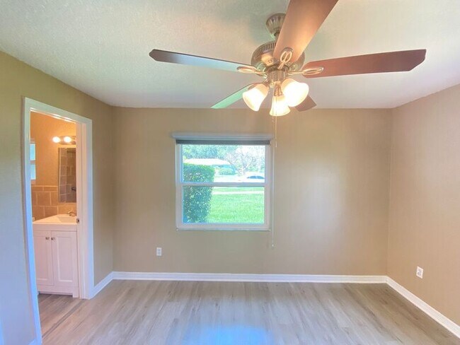 Building Photo - 908 Teatro Ct