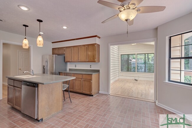 Building Photo - 130 Briarwood Ln