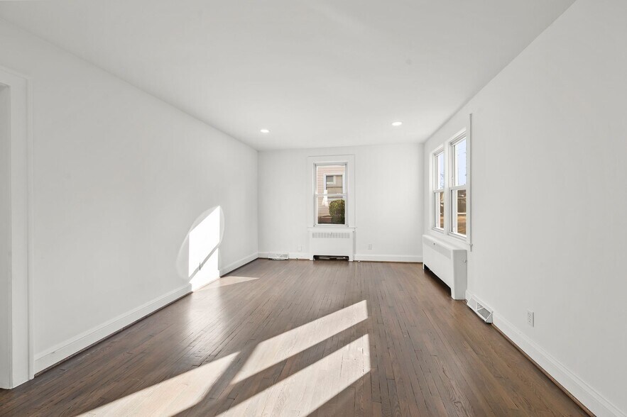 Building Photo - 3223 Anderson Dr